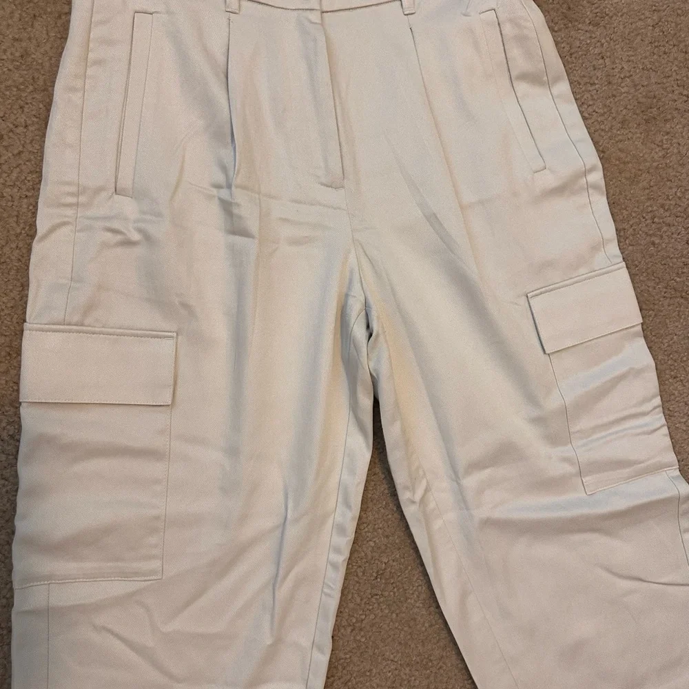 Old Navy Taylor Straight Trousers in Light Cream - Picture 2 of 4